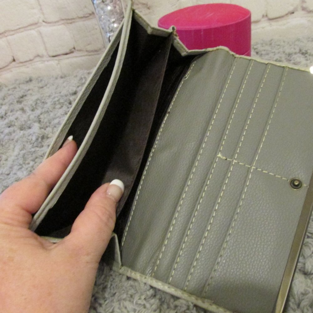 Ladies Wallet - Picture 2 of 3